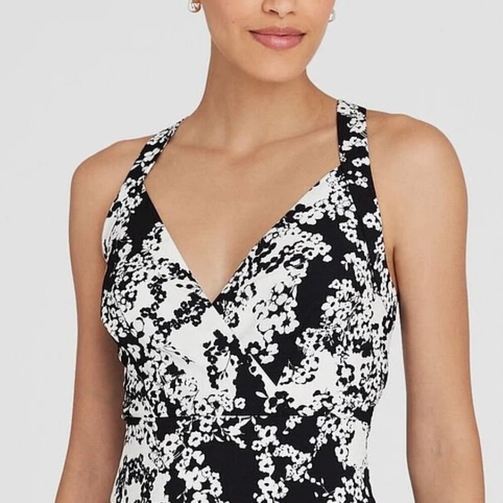 BNWT Club Monaco Monochrome Cross Strap Top Size 2